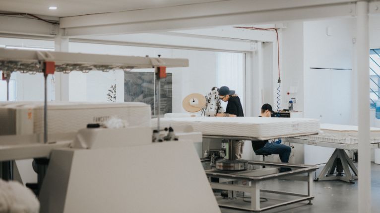 Puffy vs Douglas Mattress (Canada): Complete Buyer's Guide