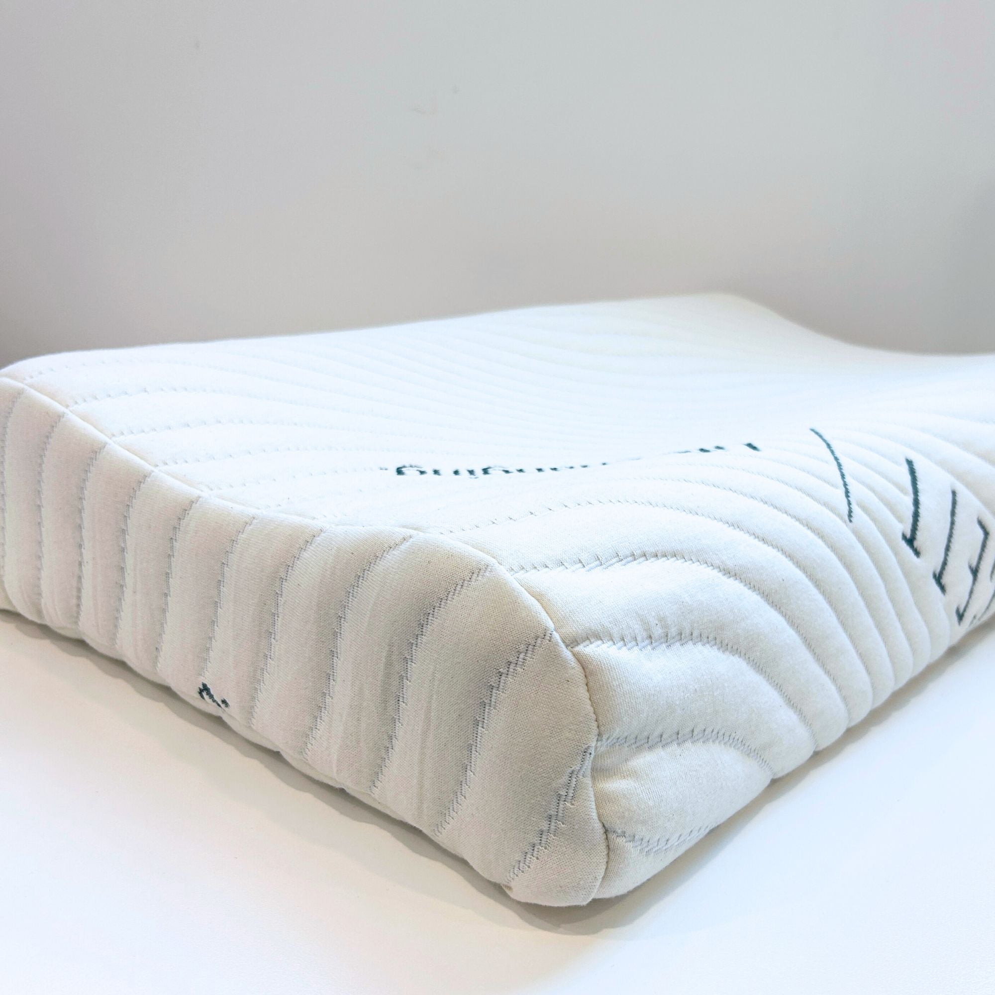 Cortes Contoured Natural Talalay Latex Pillow corner close up