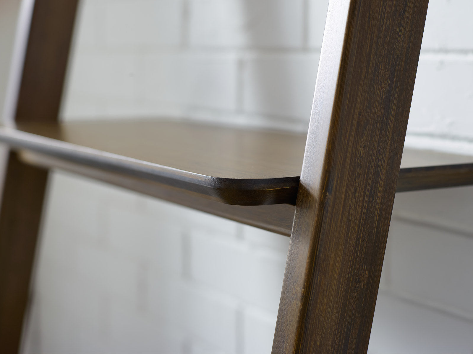 Currant - Leaning Shelf