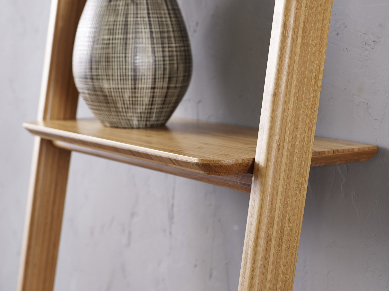 Currant - Leaning Shelf